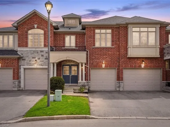 99 Panabaker Dr #35, Hamilton, ON L9G 0A3