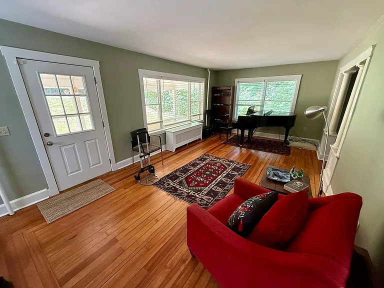 111 Nameaug Ave — Photo 4
