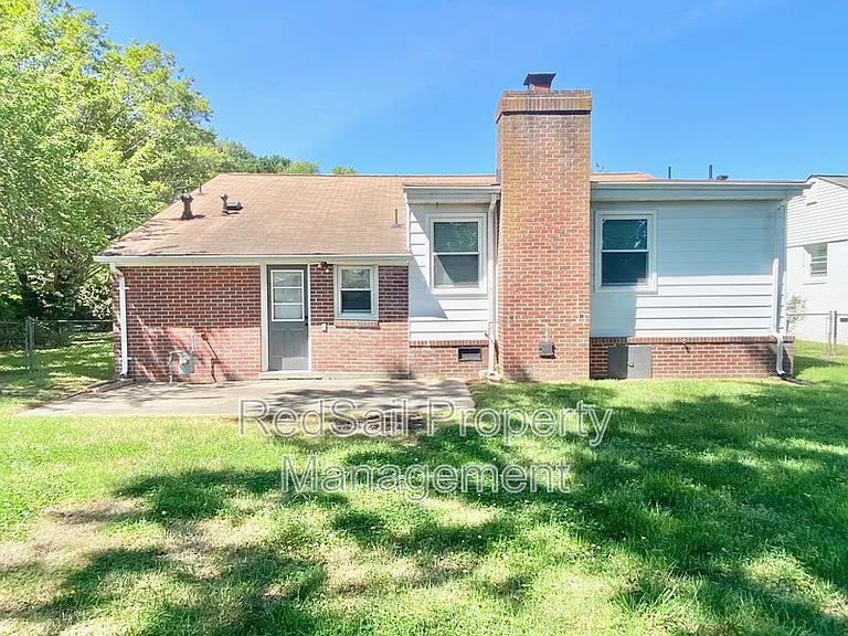 10 Westlawn Dr — Photo 3
