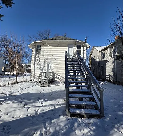 425 Arden Pl — Photo 2