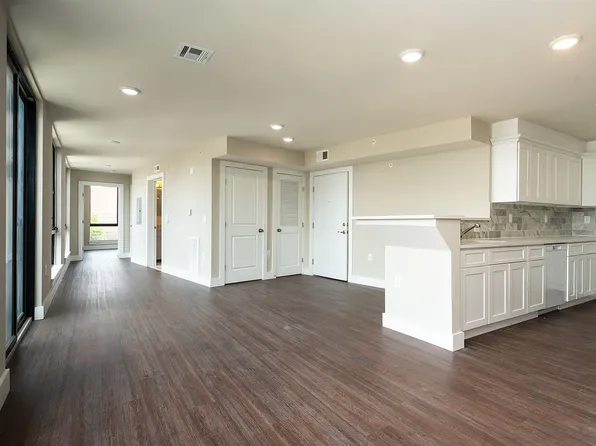 242 Beacon Avenue image 1 of 5