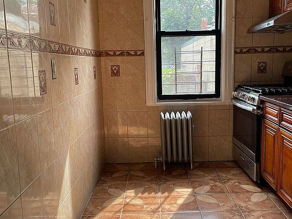 2nd image of 1212 31st Ave #2
