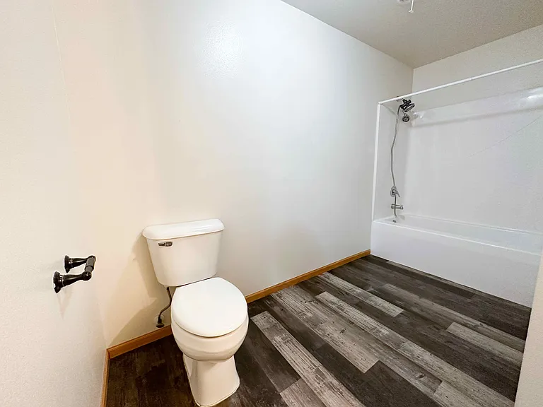 2150 1st St W #7 — Photo 3