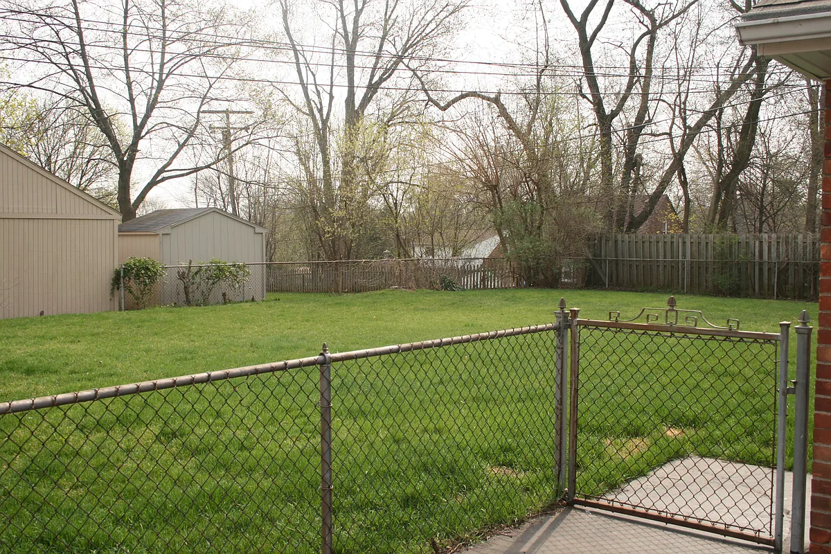 Building Photo - 3585 Oakshire Dr