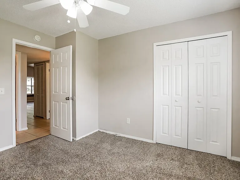 805 Elmwood St — Photo 14