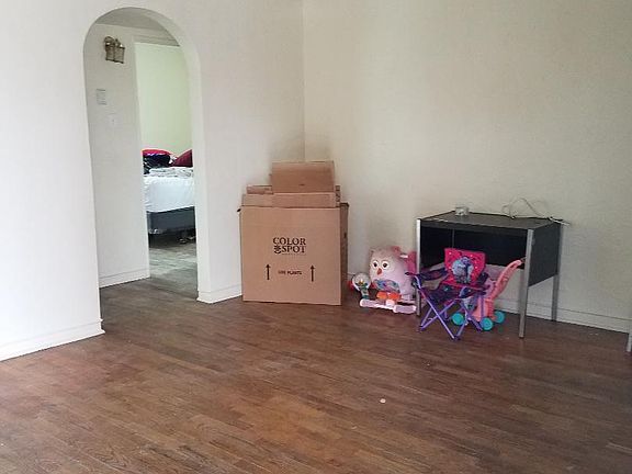 3rd image of 212 Thomas Pl