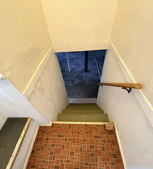 513 W Saint Louis St — Photo 24