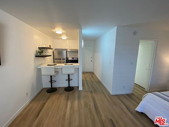 4th image of 320 S Ardmore Ave APT 316