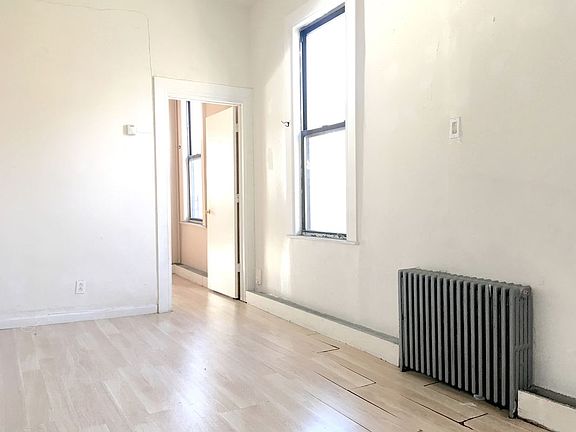 3rd image of 171 Irving Ave APT 2L