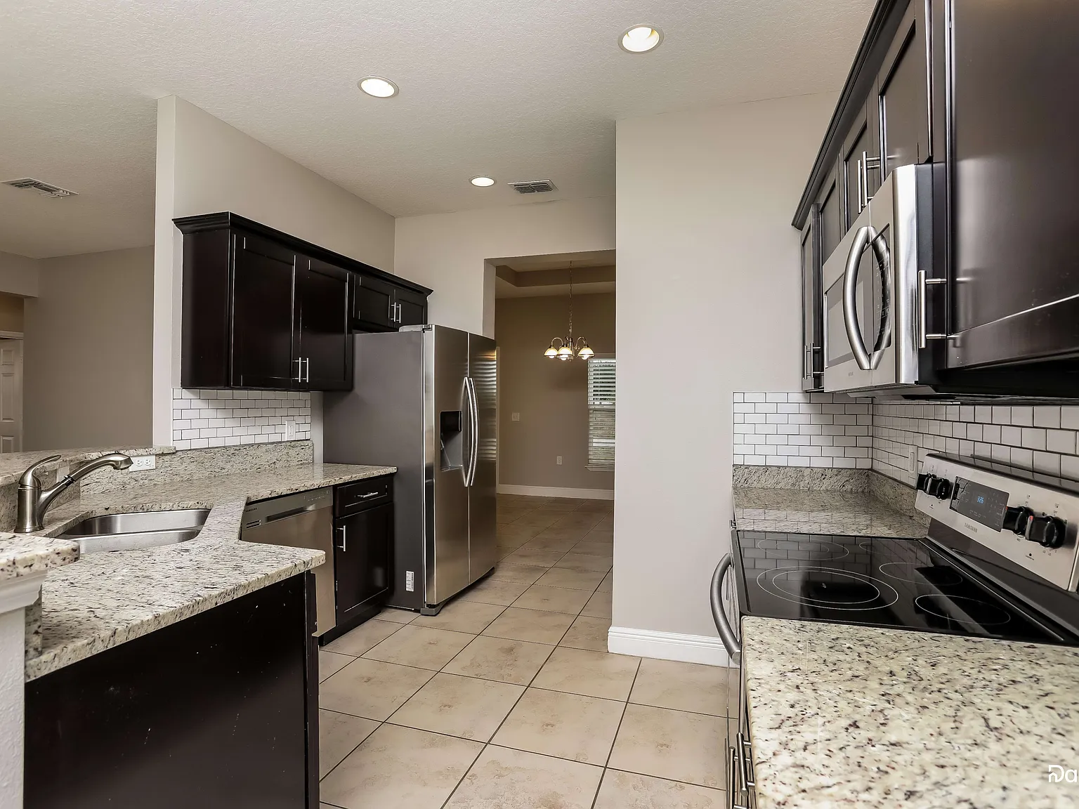 4 bed, 2.0 bath, 1813 sqft, $2,220 — Photo 4