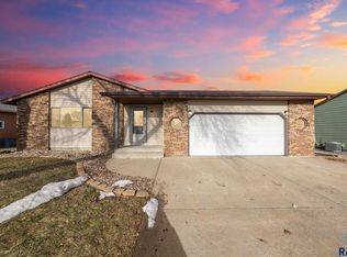 5904 W 58th St, Sioux Falls, SD 57106