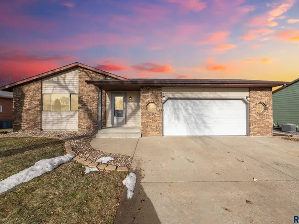 5904 W 58th St, Sioux Falls, SD 57106