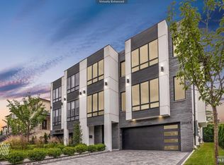 2038B Hoefleys Ln, Fort Lee, NJ 07024