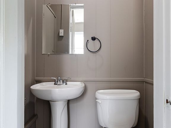 5th image of 355 W Clinton St #1
