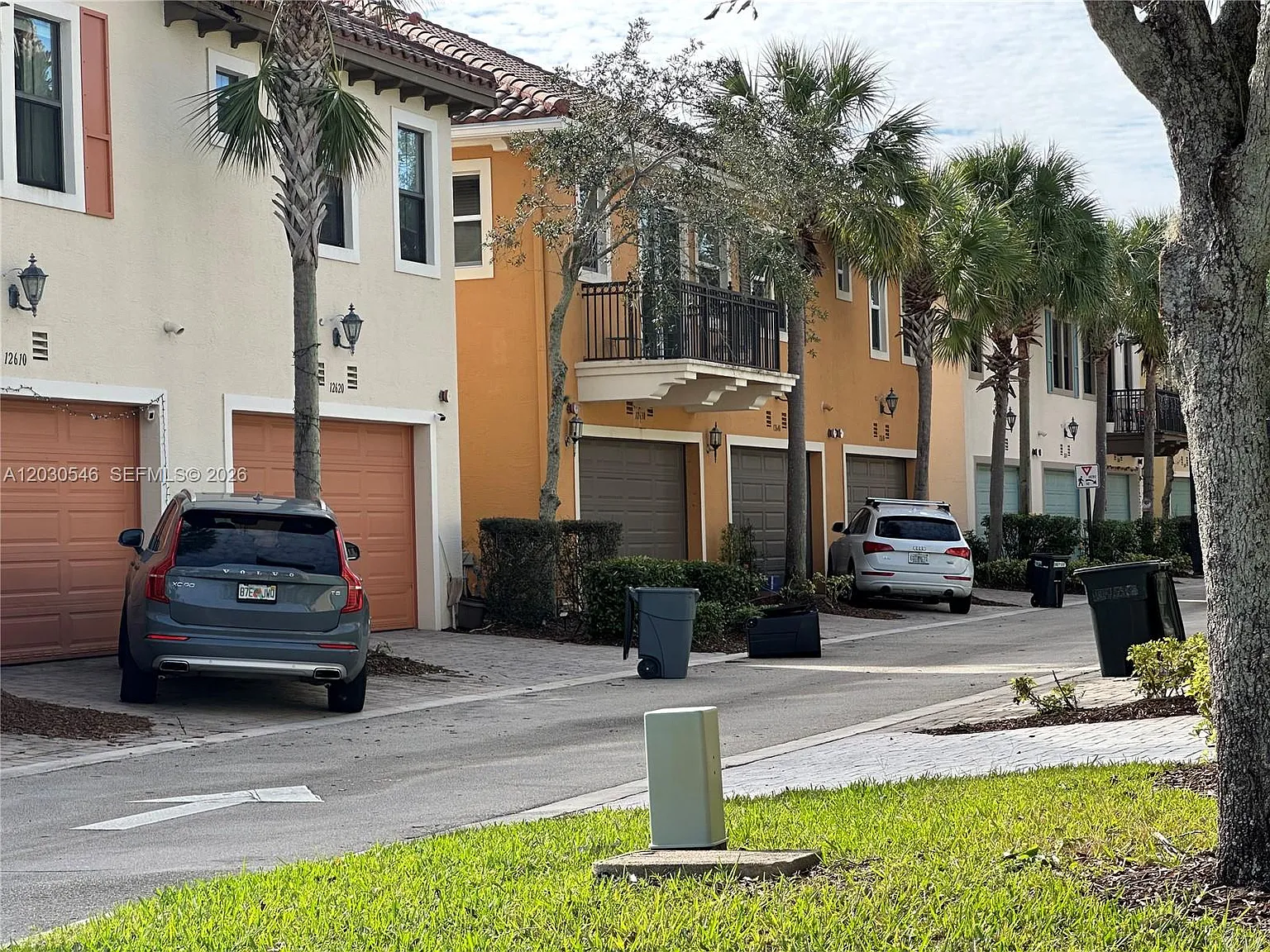 Sawgrass Lakes — Photo 4