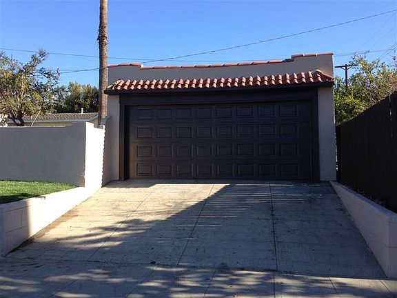 4th image of 802 E Angeleno Ave