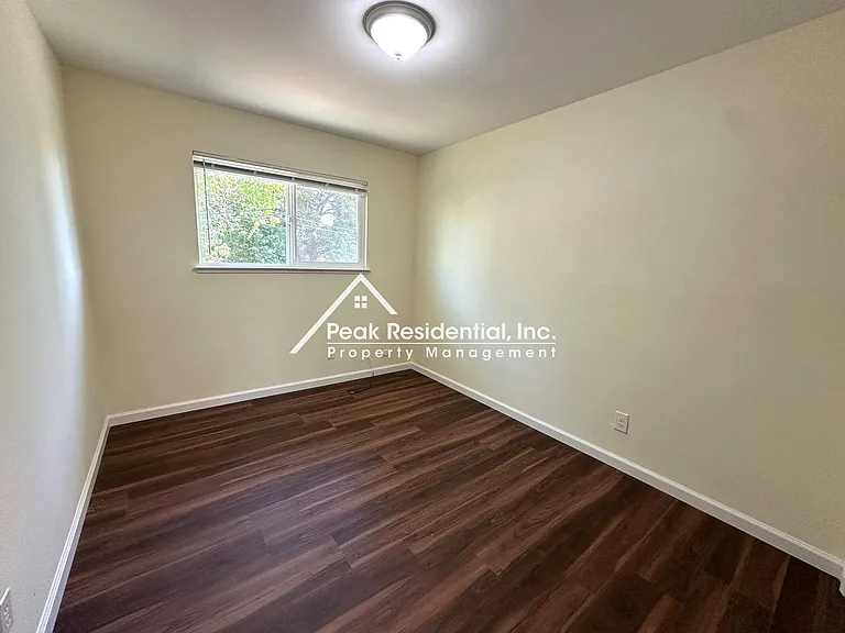 10262 Mills Station Rd — Photo 9