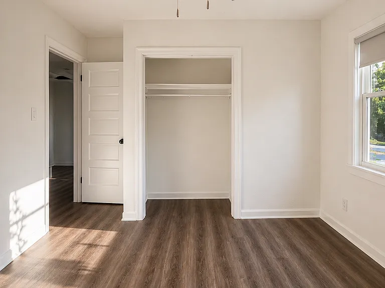 1715 N Bumby Ave — Photo 16