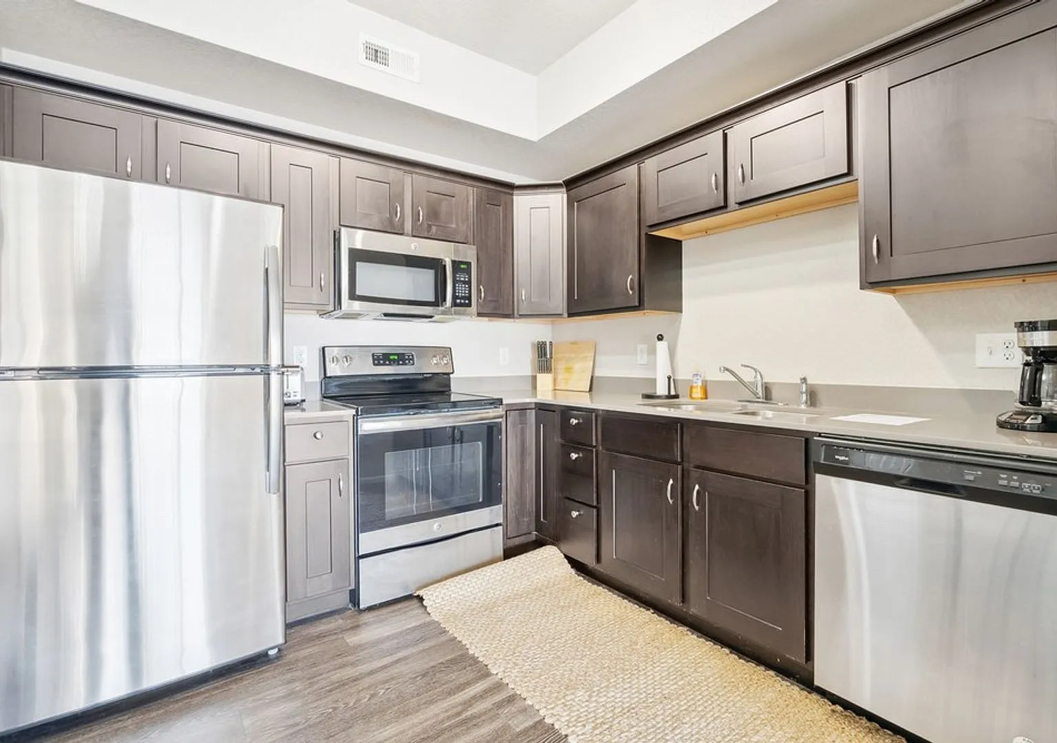 2 bed, 1054 sqft, $1,313 — Photo 3
