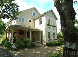 30 Coventry Ln, New Rochelle, NY 10805