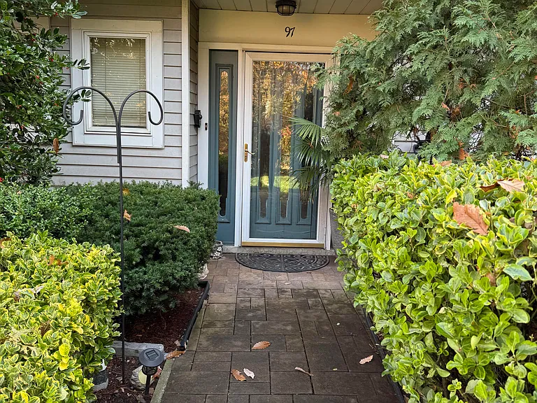 97 Commodore Dr — Photo 2