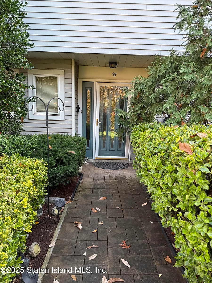 Building Photo - 97 Commodore Dr