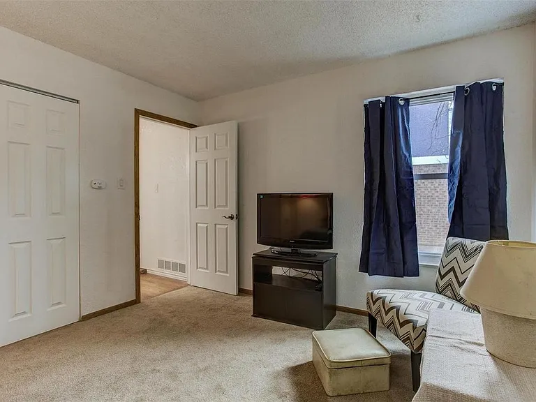 11761 Lincoln St — Photo 15