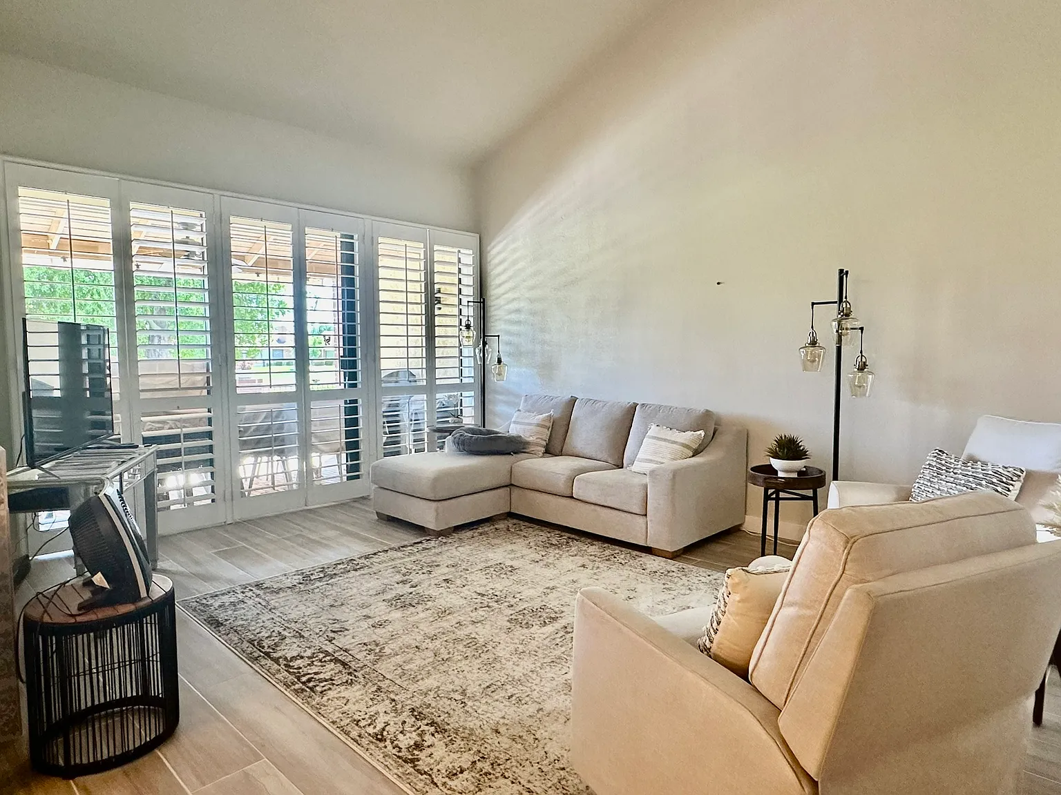 3 bed, 1656 sqft, $9,000 — Photo 4
