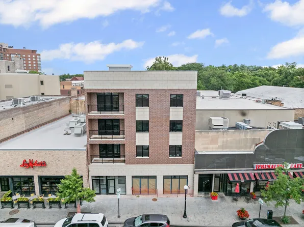1036 Lake St #2N, Oak Park, IL 60301
