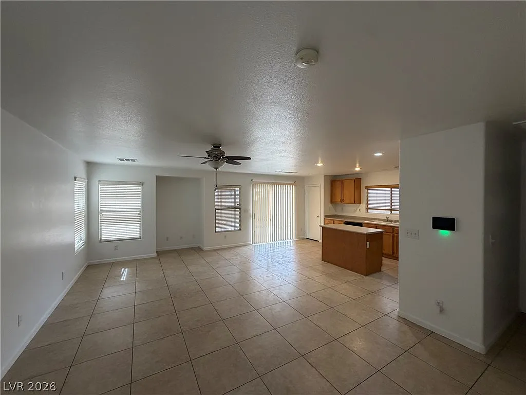 3 bed, 2.5 bath, 1442 sqft, $2,145 — Photo 3