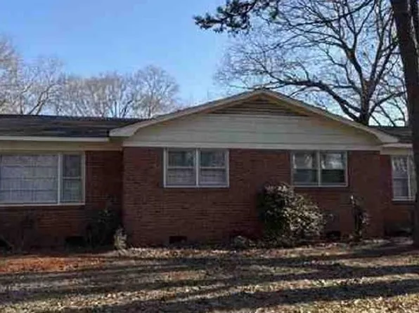 2052 Pineview Dr, Spartanburg, SC 29307