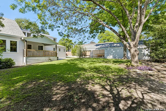 120 Lamont Ave — Photo 57
