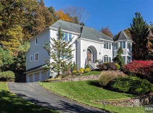 1 Kingsberry Ct, Upper Saddle River, NJ 07458