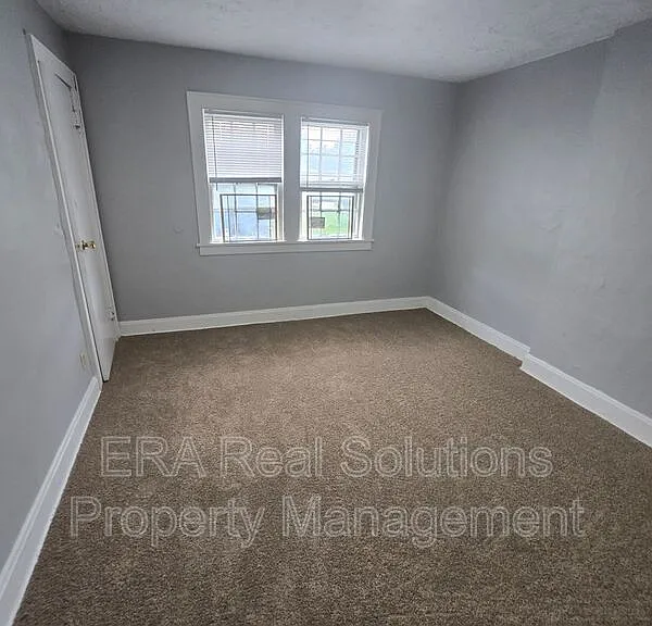 1575 E Cordell Ave — Photo 3