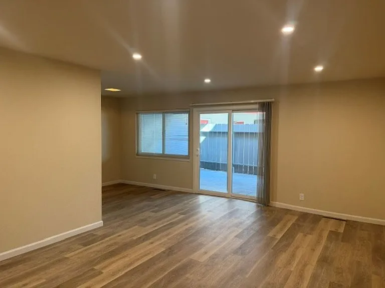 CARL2162 — Photo 3