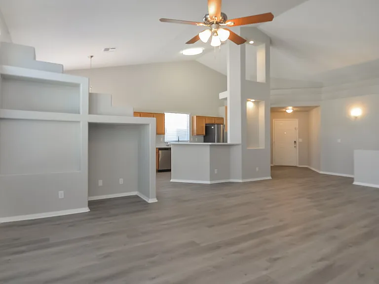 698 Senator Ct — Photo 4