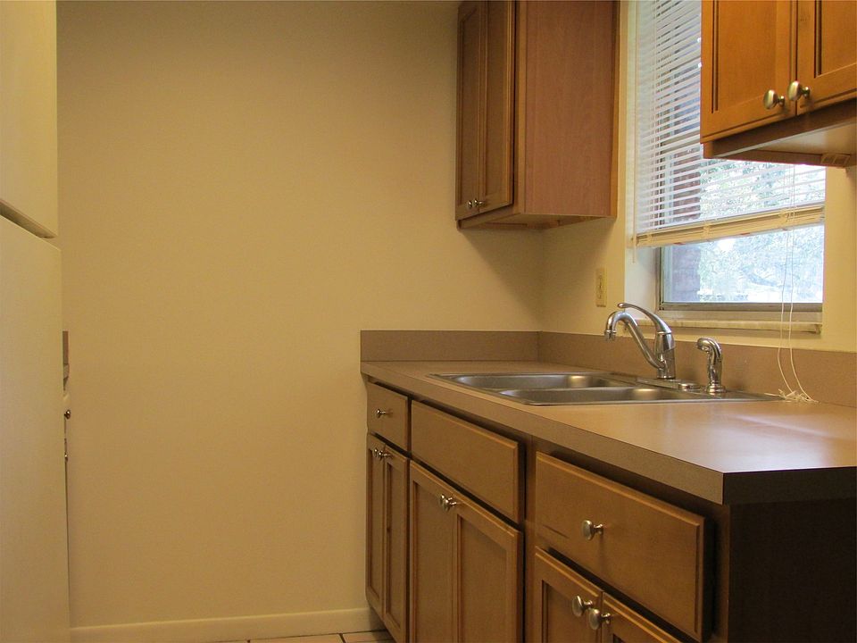 2nd image of 5220 Lemon Ave APT B