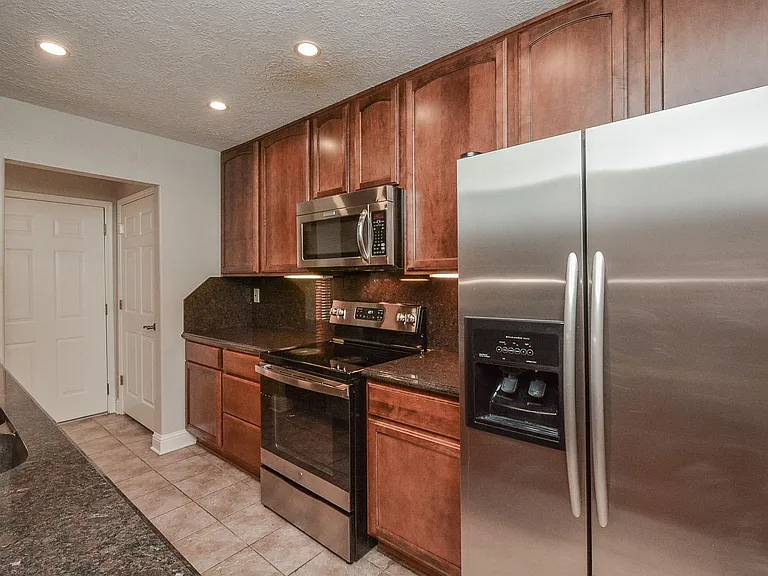 13859 Hollowgreen Dr — Photo 12