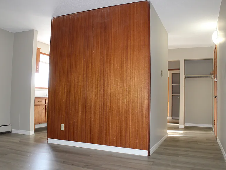 1019 Northmount Dr NW — Photo 3