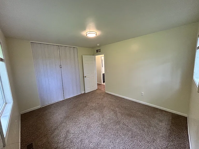 2031 Dowd St — Photo 16