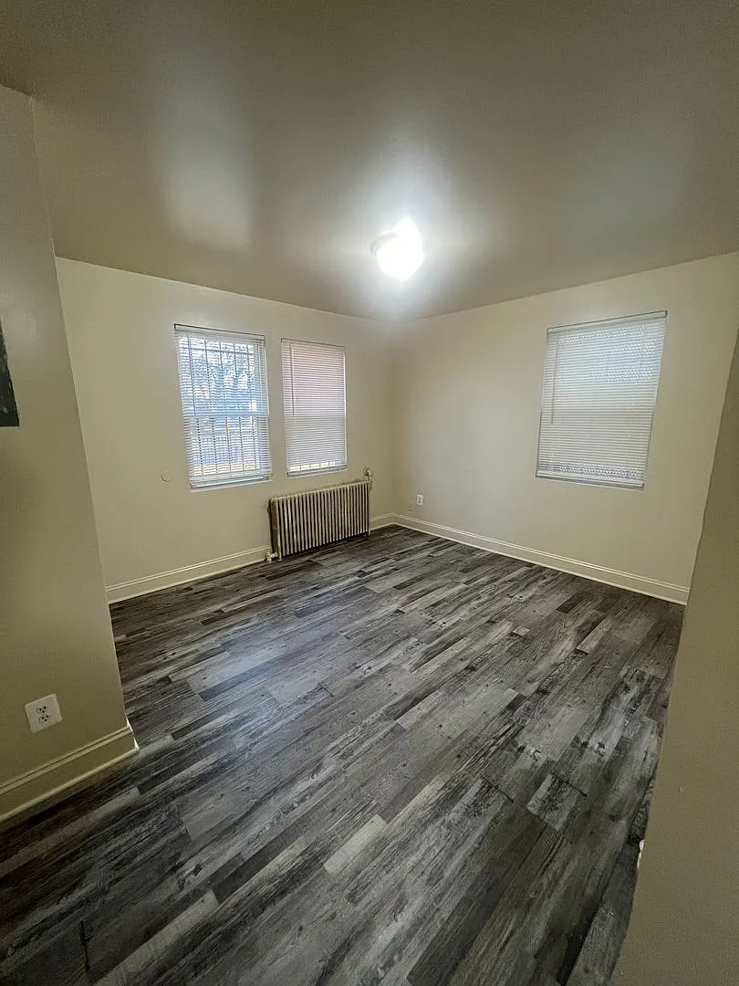 1615 Olive St NE — Photo 3