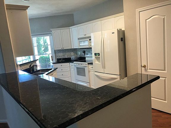 2nd image of 1092 Grand Oak Ln