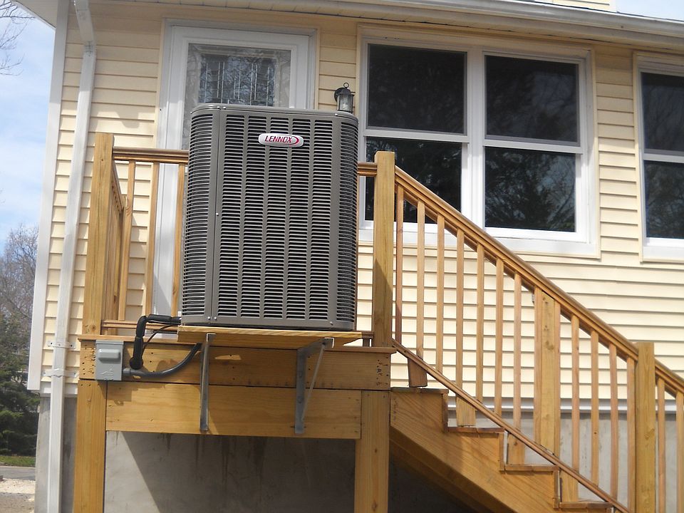 2nd image of 611 Newport Ave