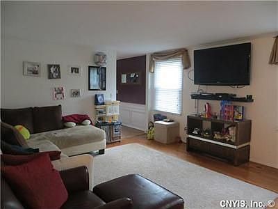 3rd image of 32 Echodale Ave