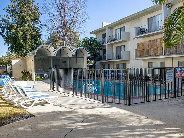Park Manor Apartments — Photo 6
