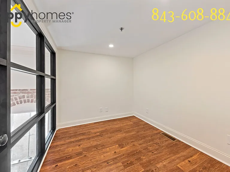 377 King St #201 — Photo 16