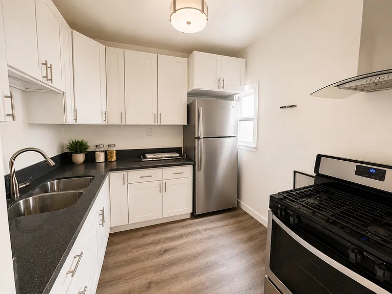 00-2014 N Chestnut Ave #7 — Photo 5