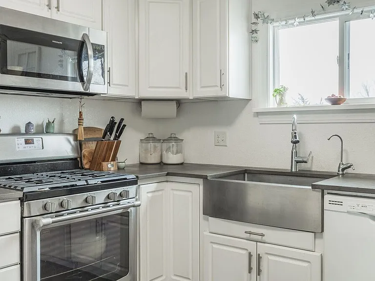 3320 S Schauer Ave #3 — Photo 9