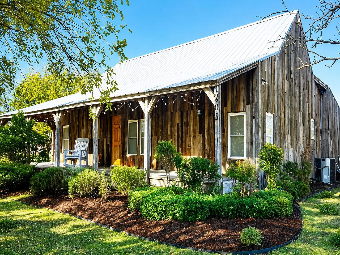 Ranch Style Home With Huge Yard! — Photo 2