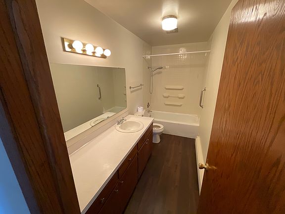 3rd image of 221 5th St S APT 11